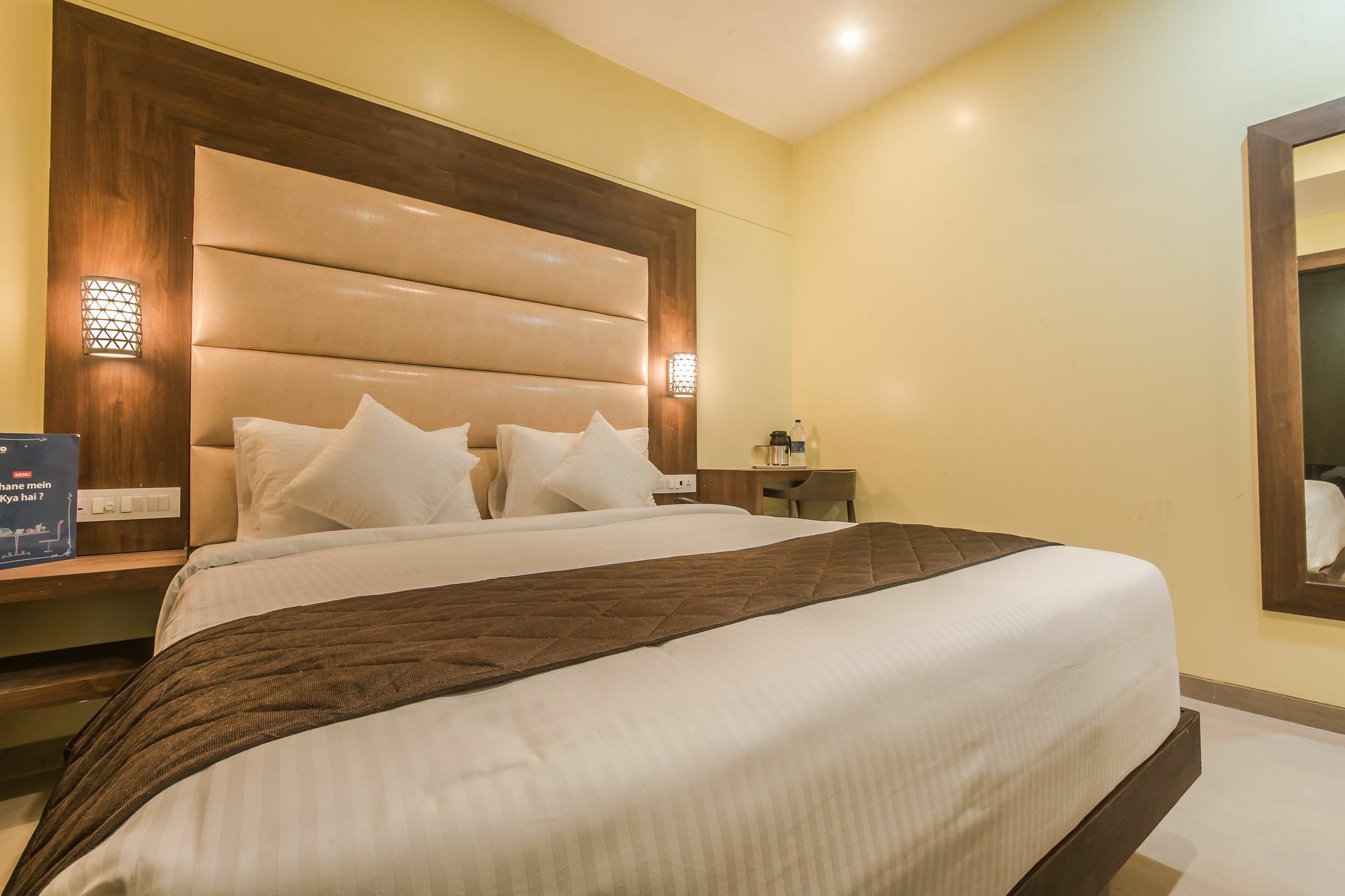 Hotel Oyo 9187 Adlon International