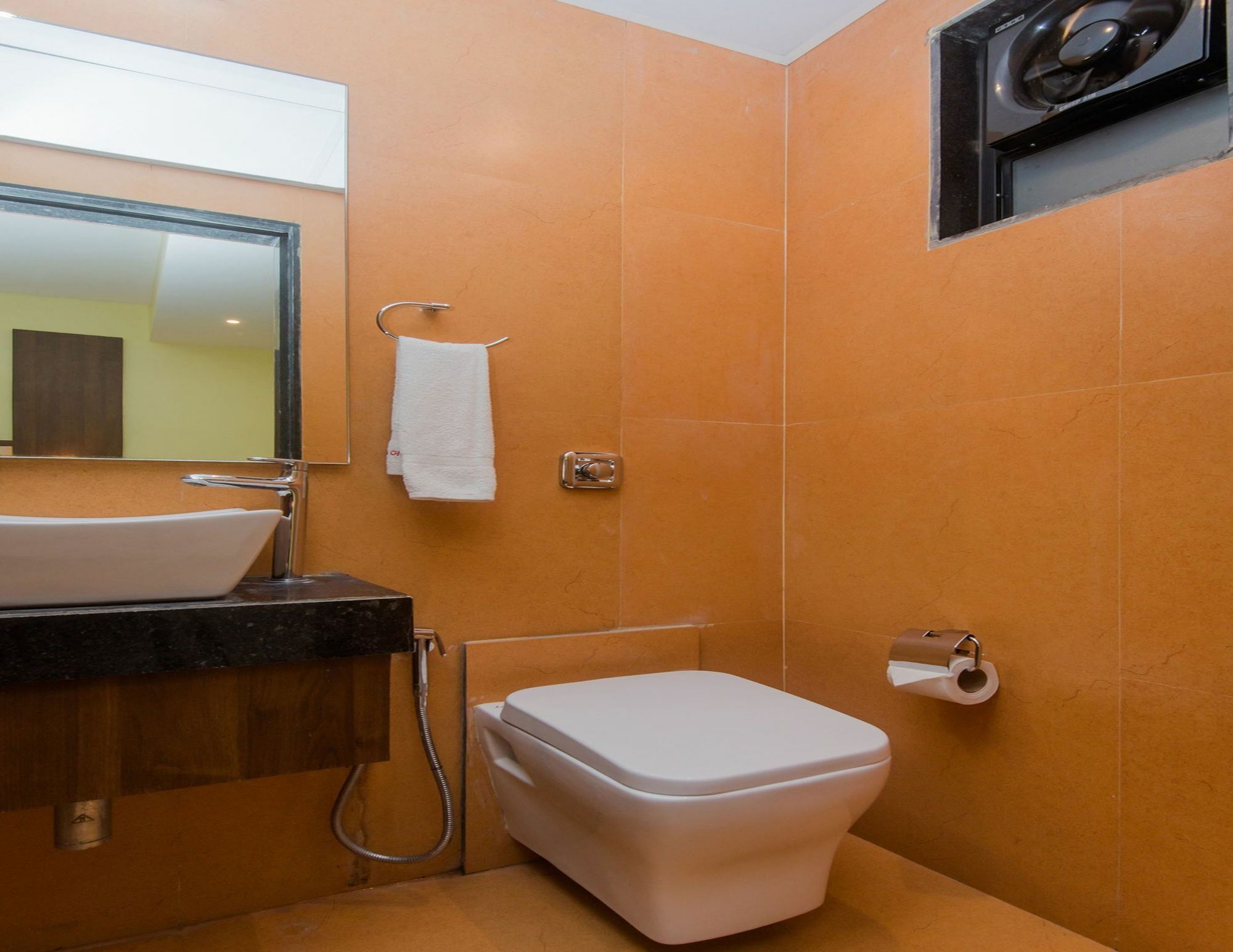 Hotel Oyo 9187 Adlon International Mumbai
