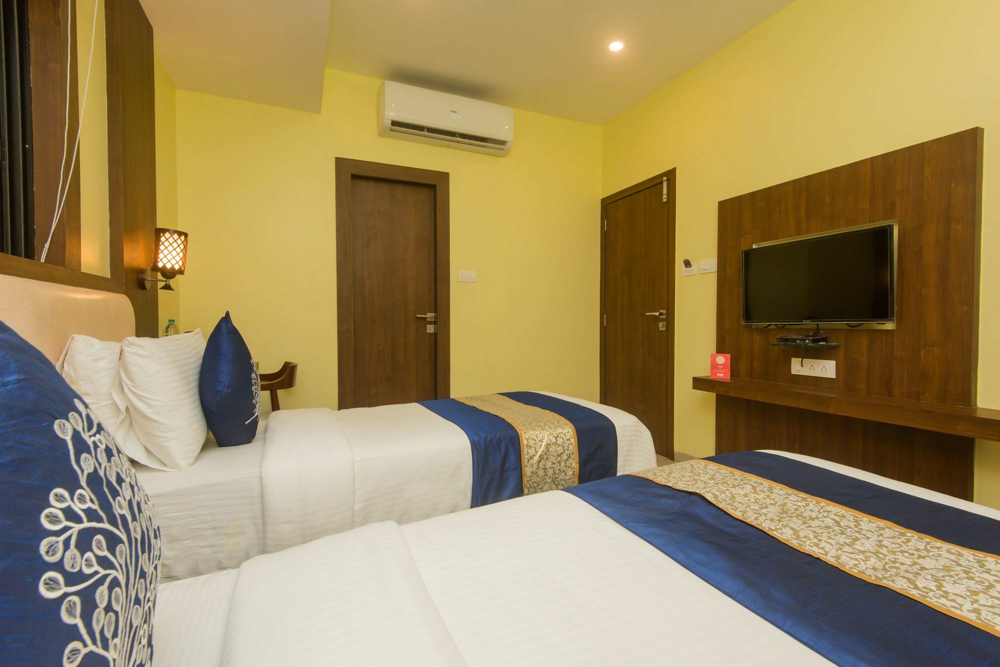 Hotel Oyo 9187 Adlon International