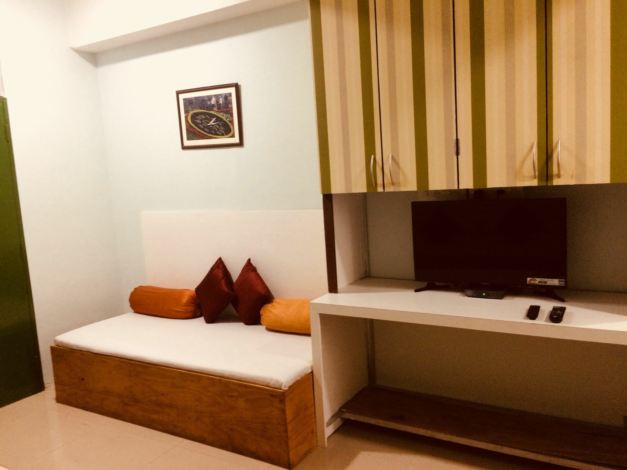 Shubham Parle Hotel