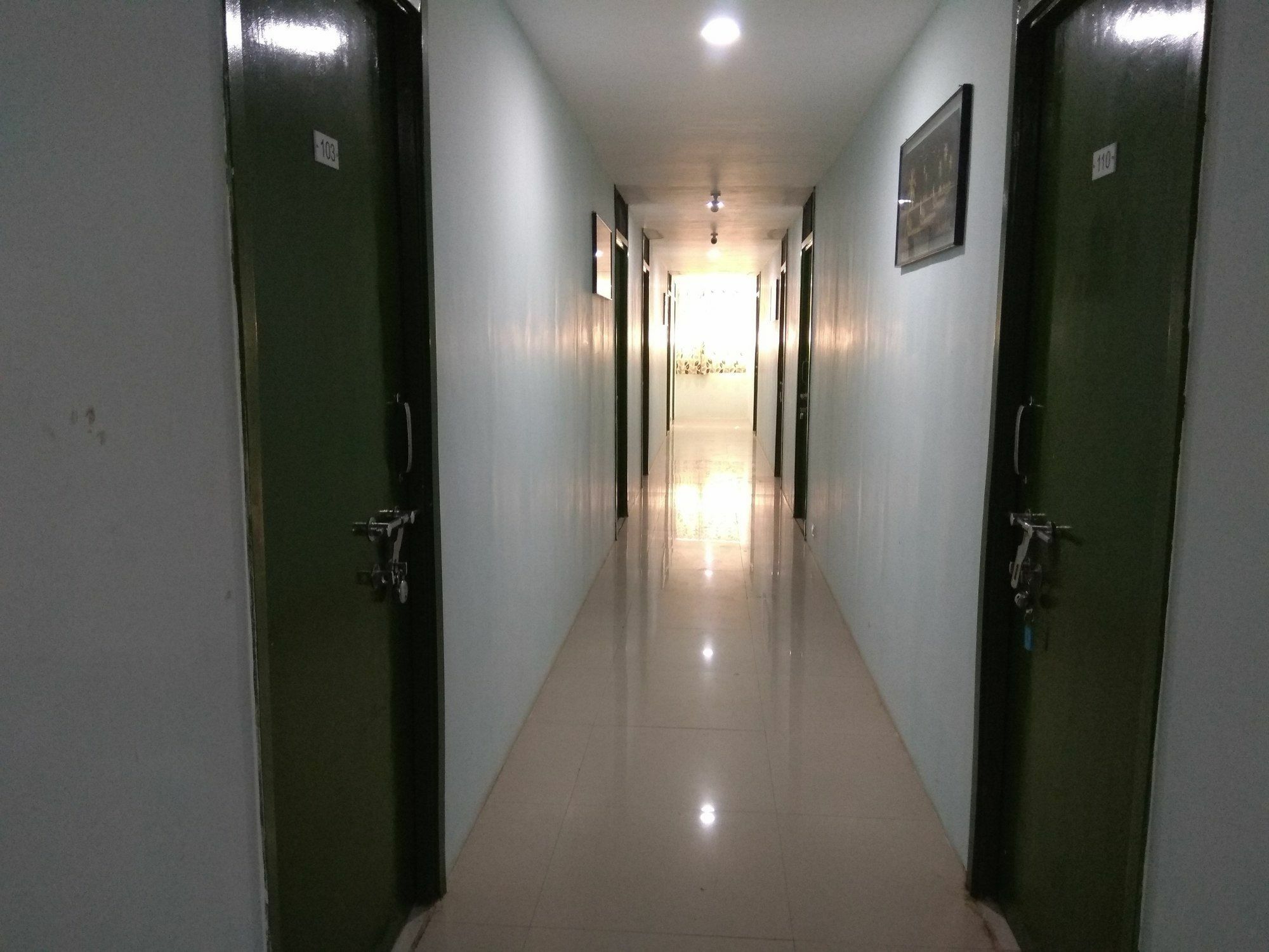 Shubham Parle Hotel