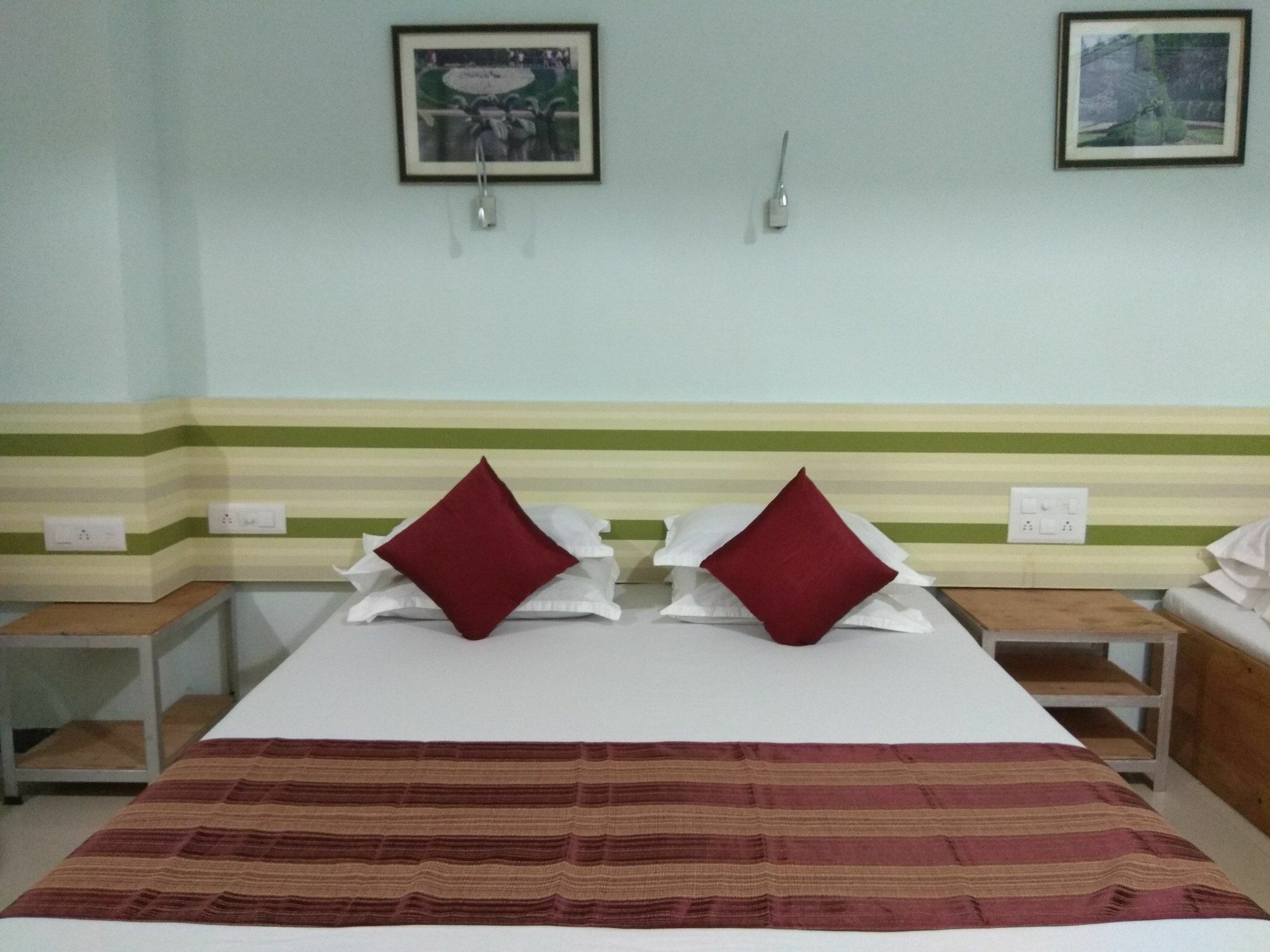 Shubham Parle Hotel Mumbai