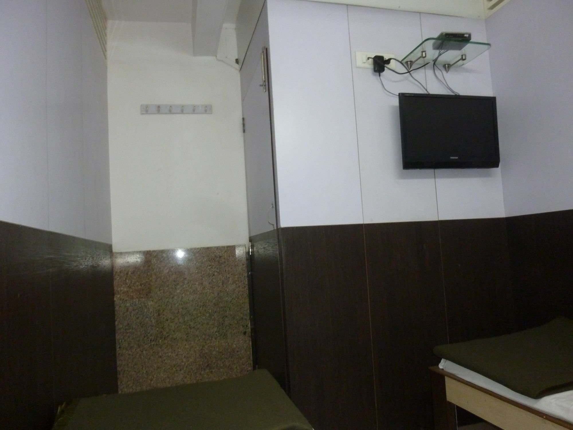 Yadgar Guest house 2*