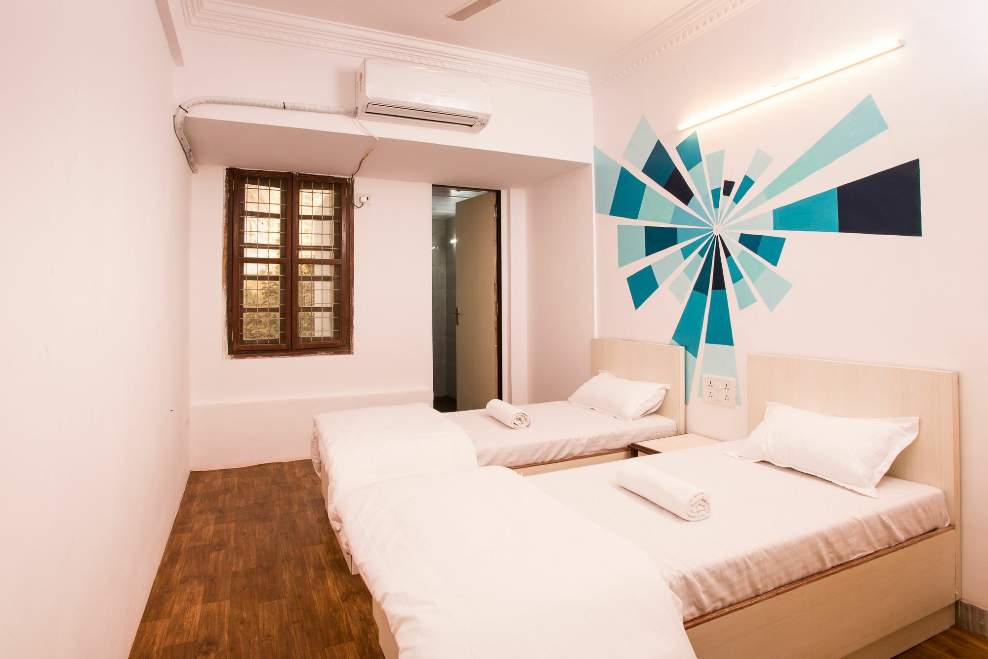 Mantra Hostel *