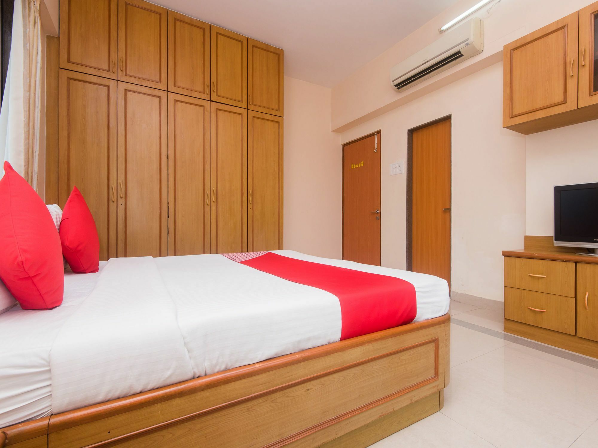 Oyo 20015 Silverkey Bandra East Bkc Bandra Mumbai