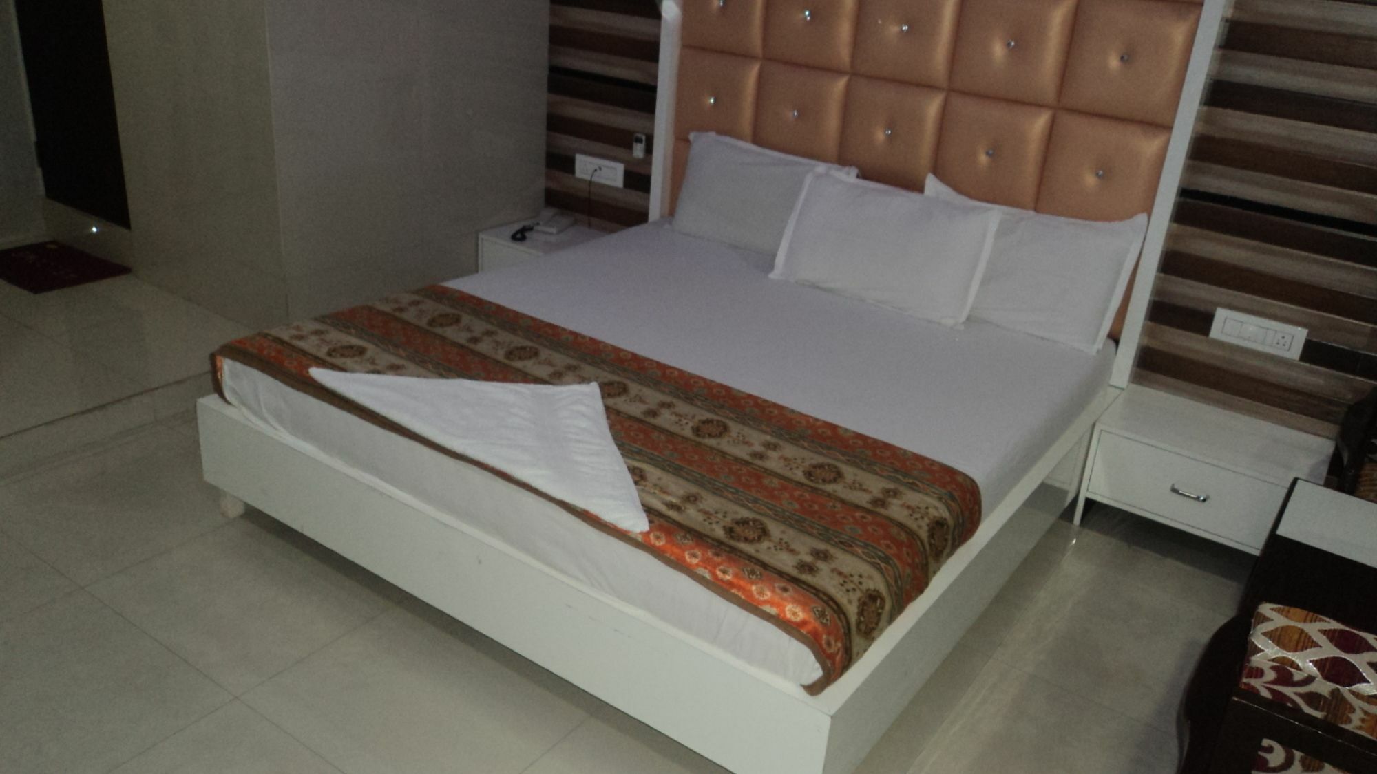 Celeste Colaba Hotel 2*