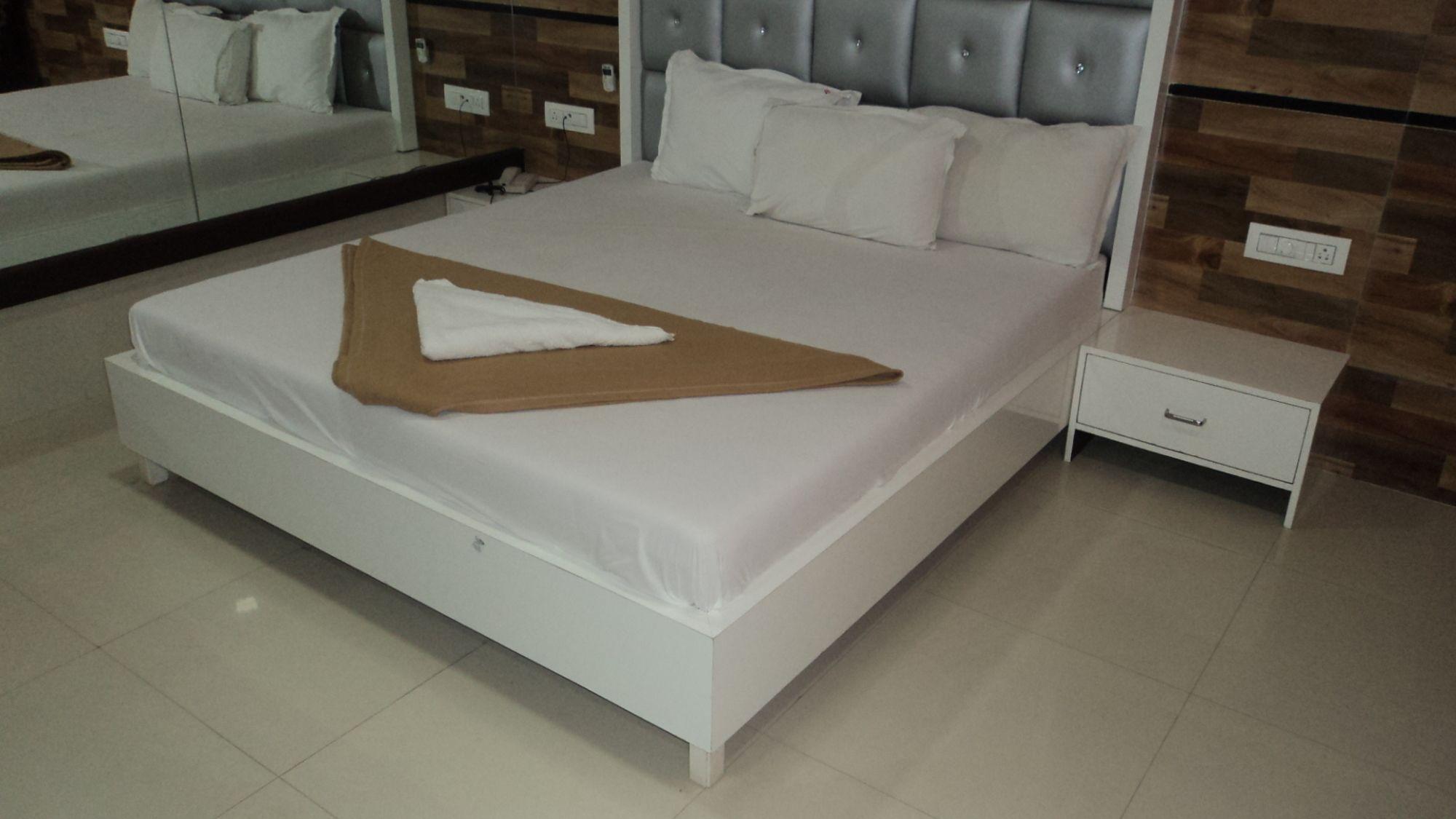 Celeste Colaba Hotel 2*