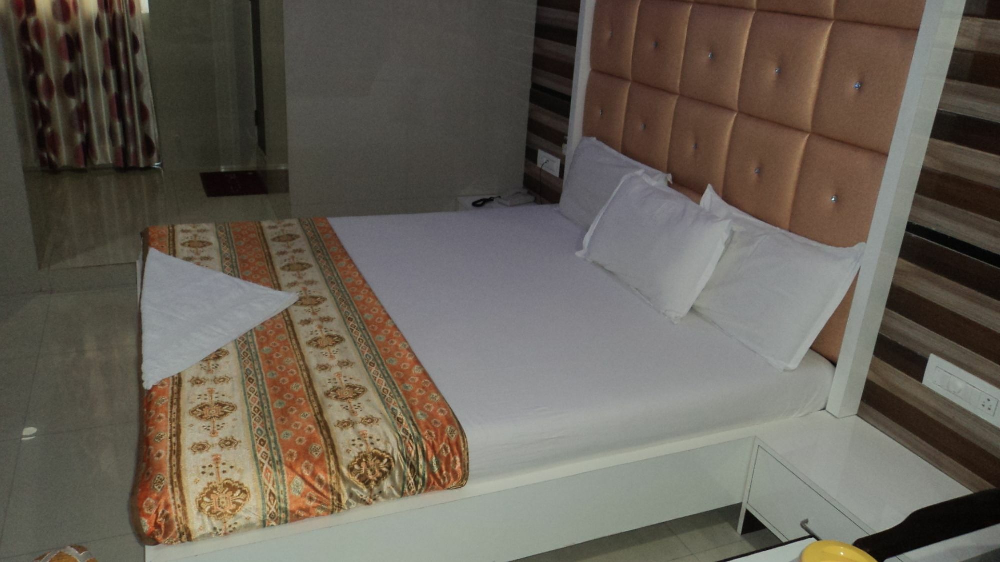 Celeste Colaba Hotel 2*