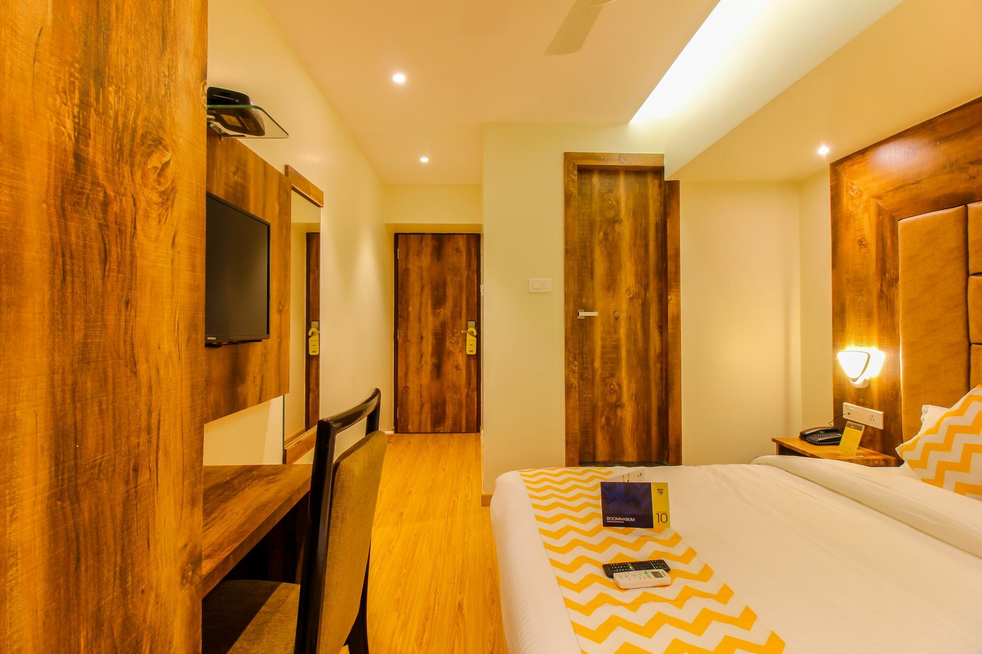 Fluorescent By Bizzgrow International Airport - Formerly Known As Byaris International 3* Mumbai