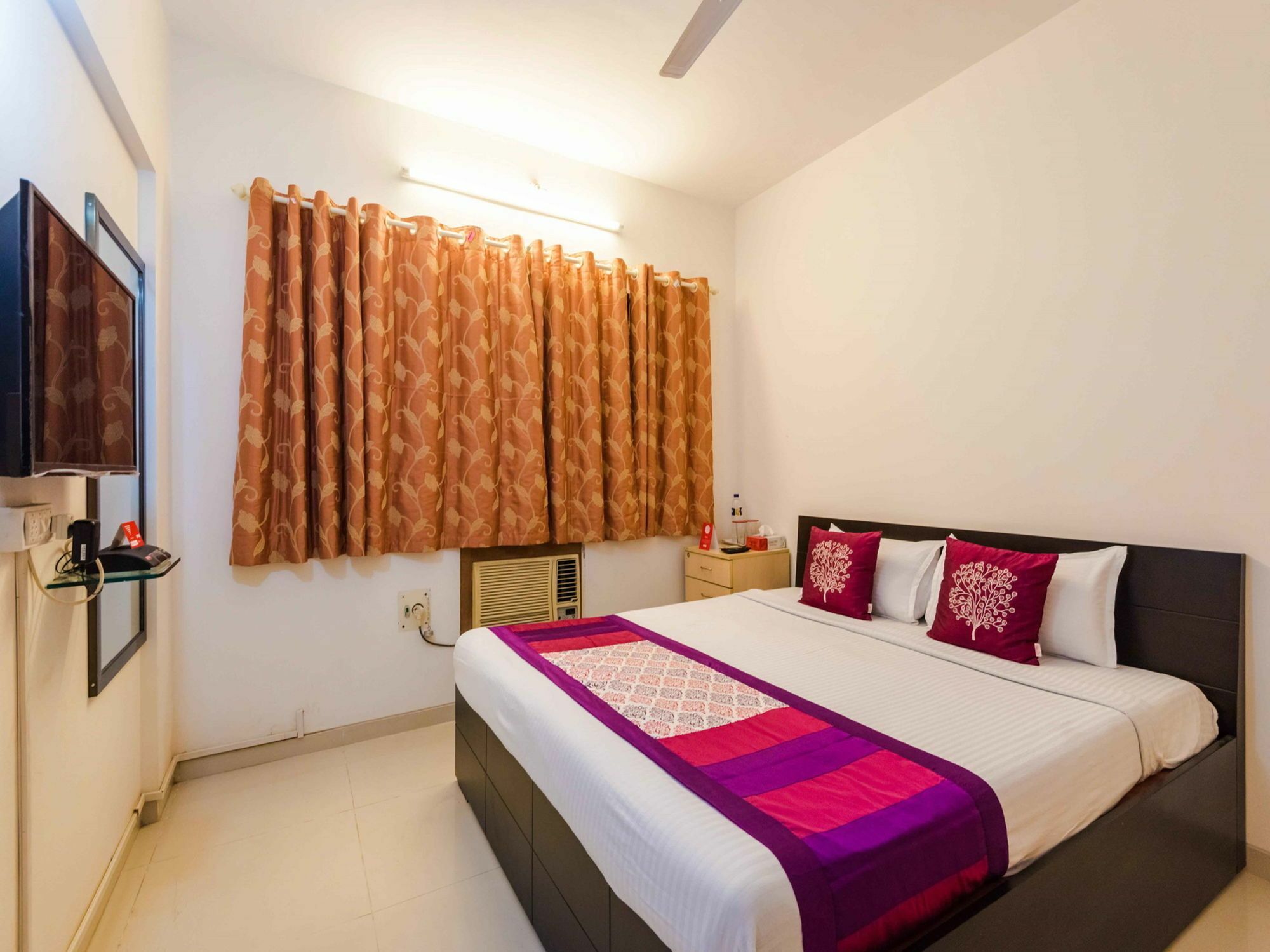 Oyo 4573 Near Bkc Apartment *
