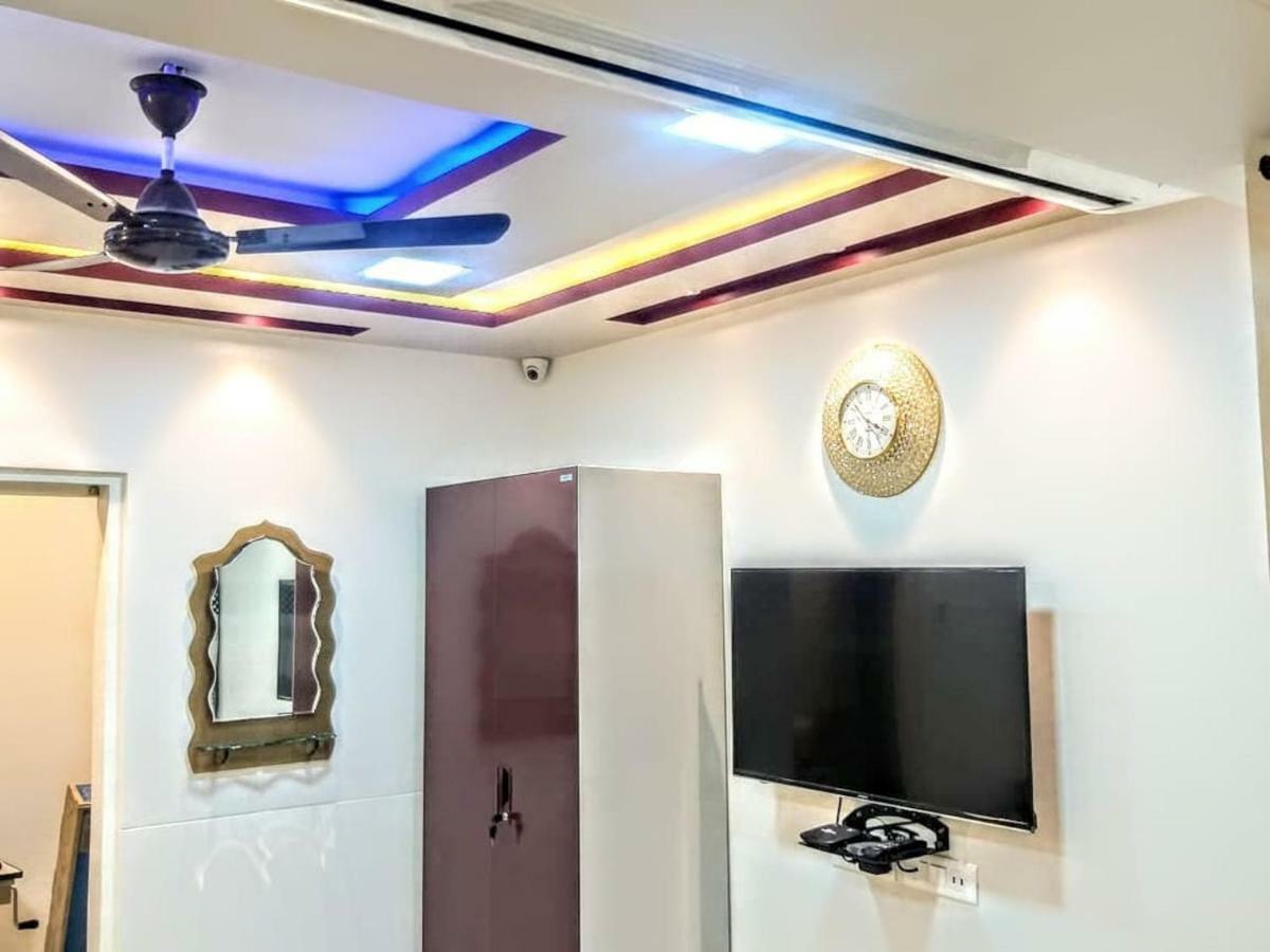 Cozy Furnished One Block From The Ocean Mumbai