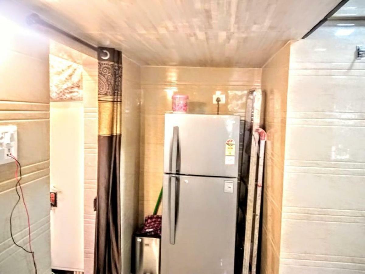 Cozy Furnished One Block From The Ocean Apartment Mumbai