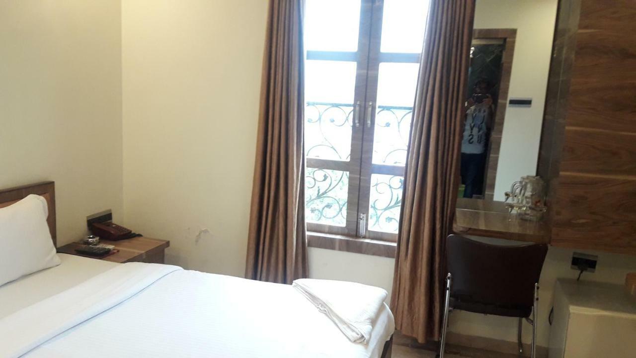 Hotel Shine Hospitality