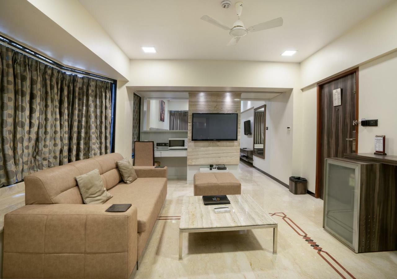 Executive Enclave 3*