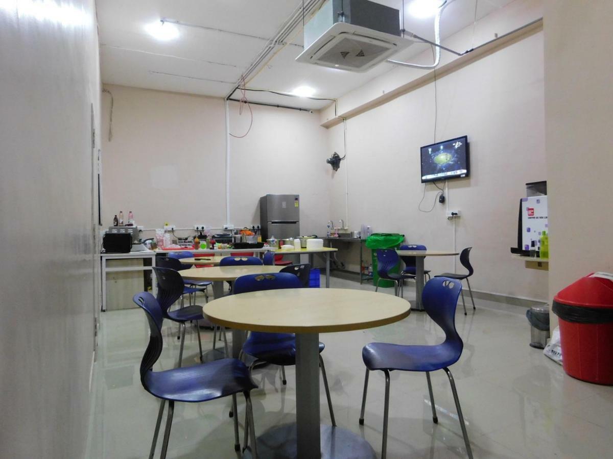 Hostel Abuzz Lower Parel *