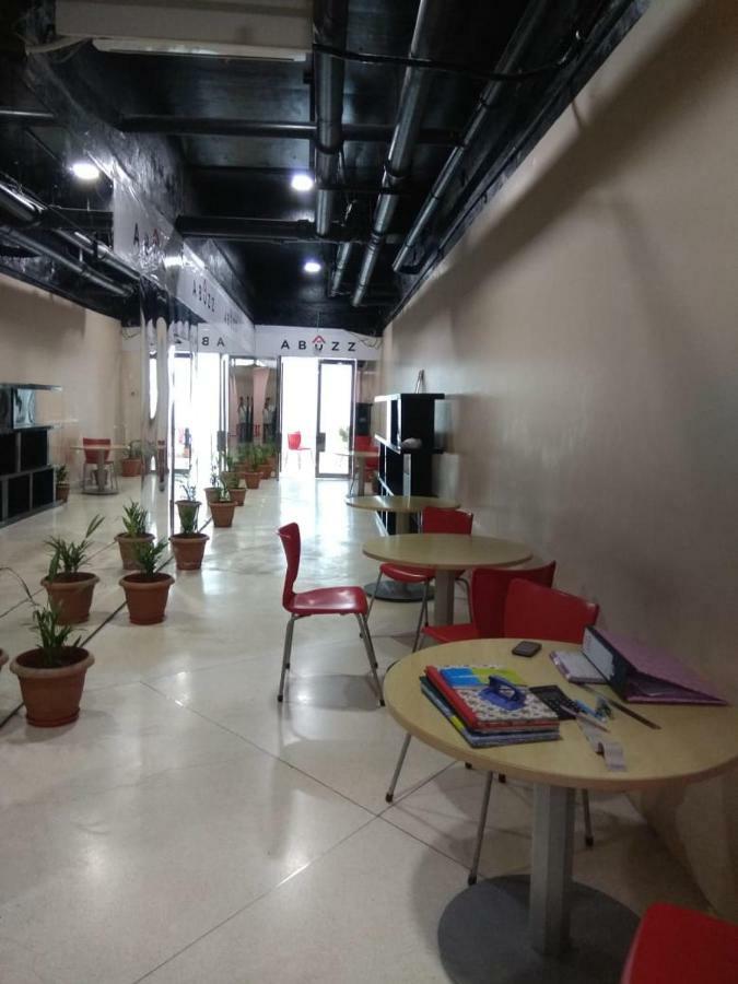 Hostel Abuzz Lower Parel