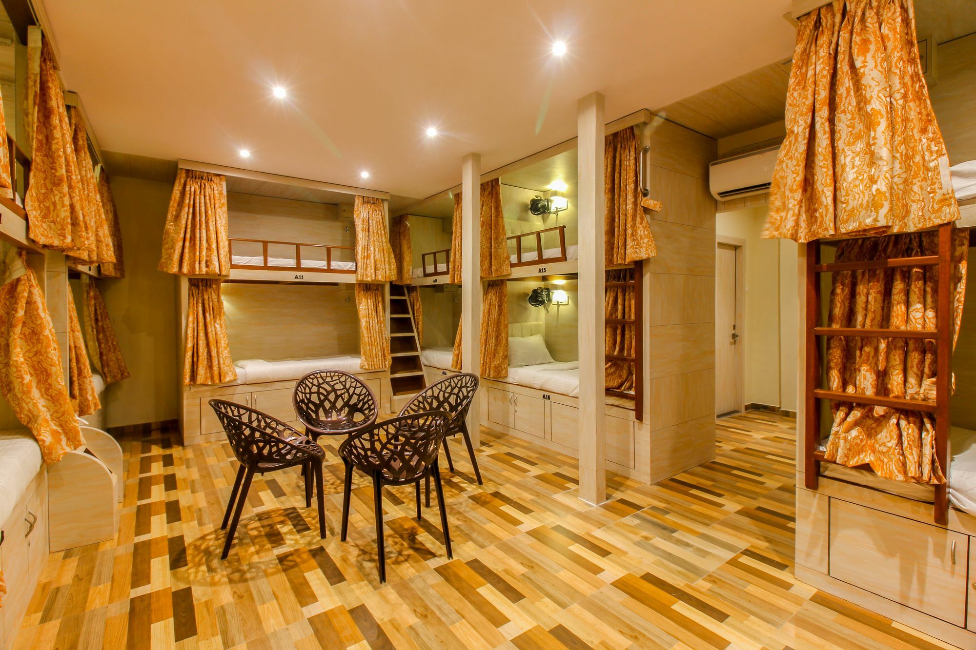Hostel Blossom For Male And Female