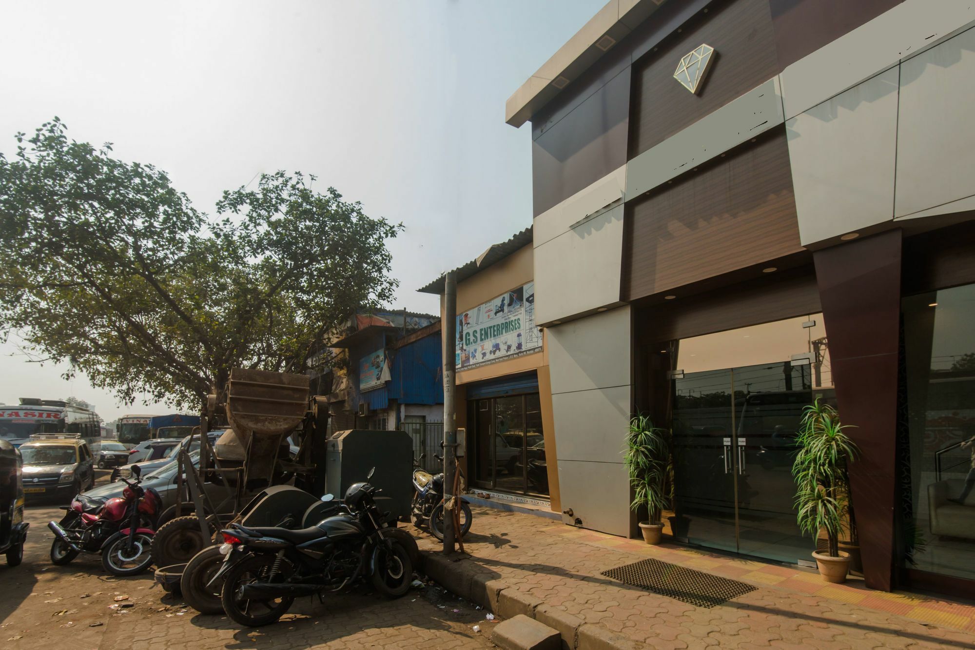 Palace Residency Near Lokmanya Tilak Terminus 2*