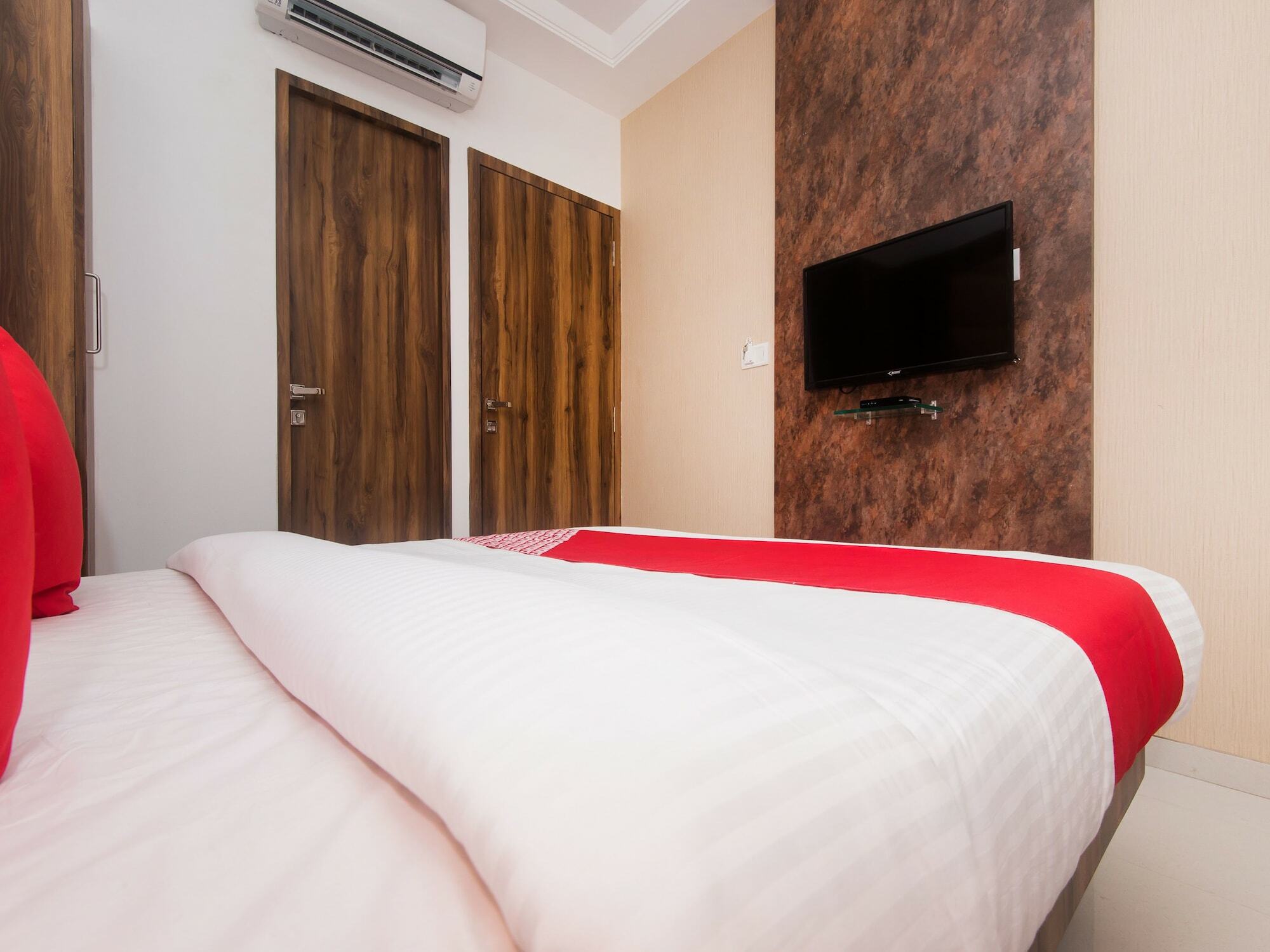 Hotel Oyo 15519 Grand Residency Mumbai