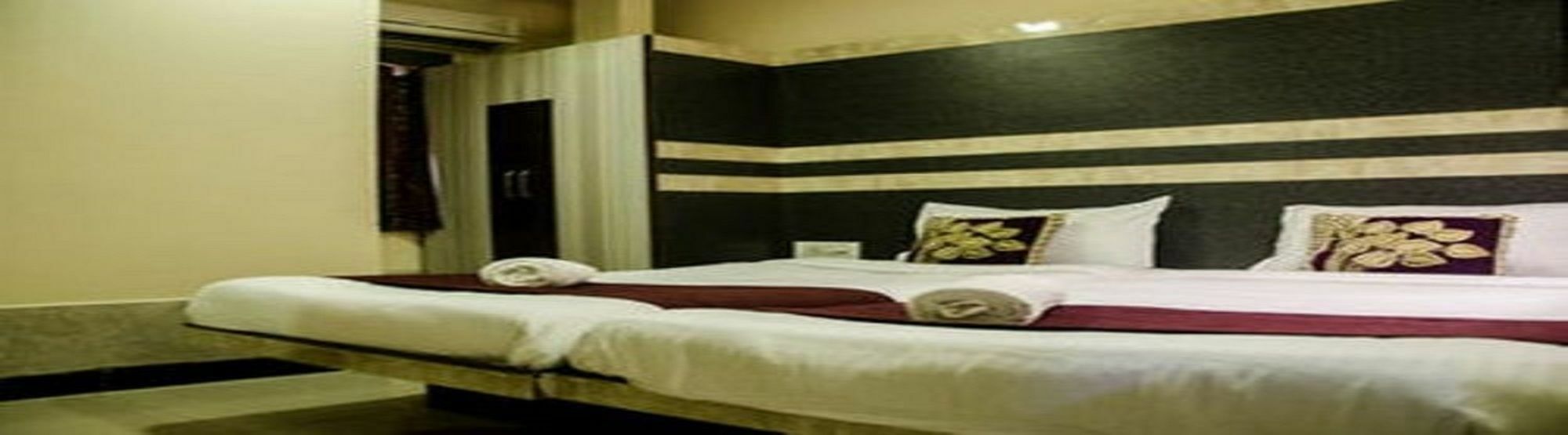 Maangta 122 @ Andheri East Hotel 2*