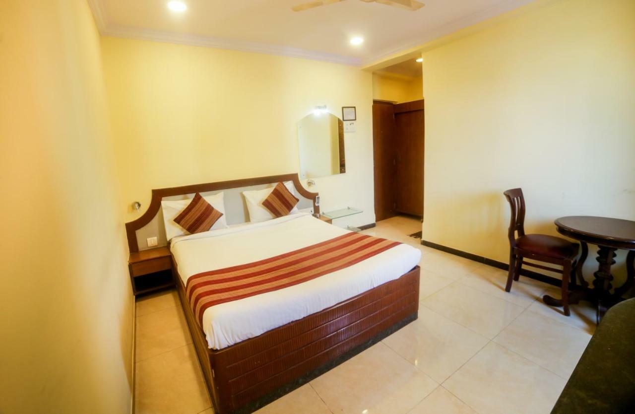 Hotel Lucky Bandra