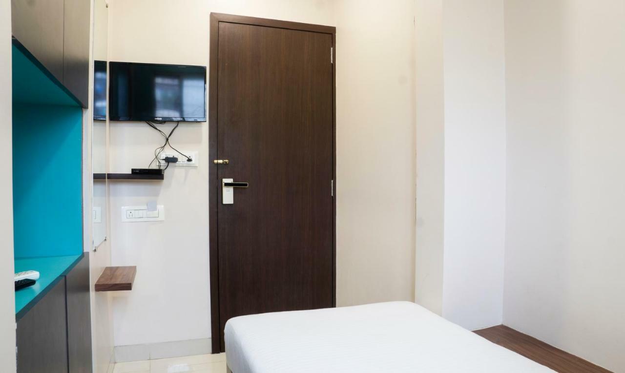 Hotel Oyo Flagship 13885 Metro Residency 3*