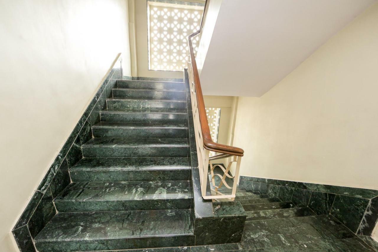 Lucky Goregaon Hotel
