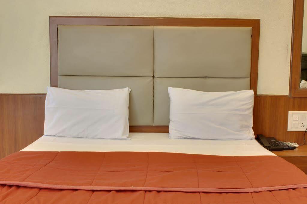 Lucky Bandra Hotel Mumbai