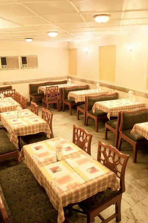 Lucky Bandra Hotel