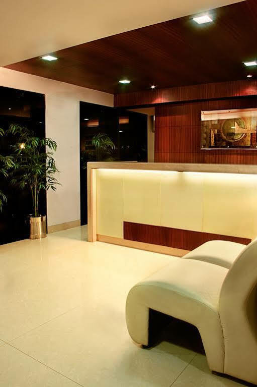 Lucky Bandra Hotel 3*