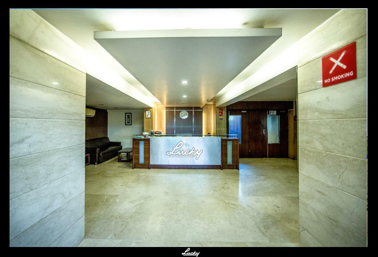 Lucky Goregaon 3*