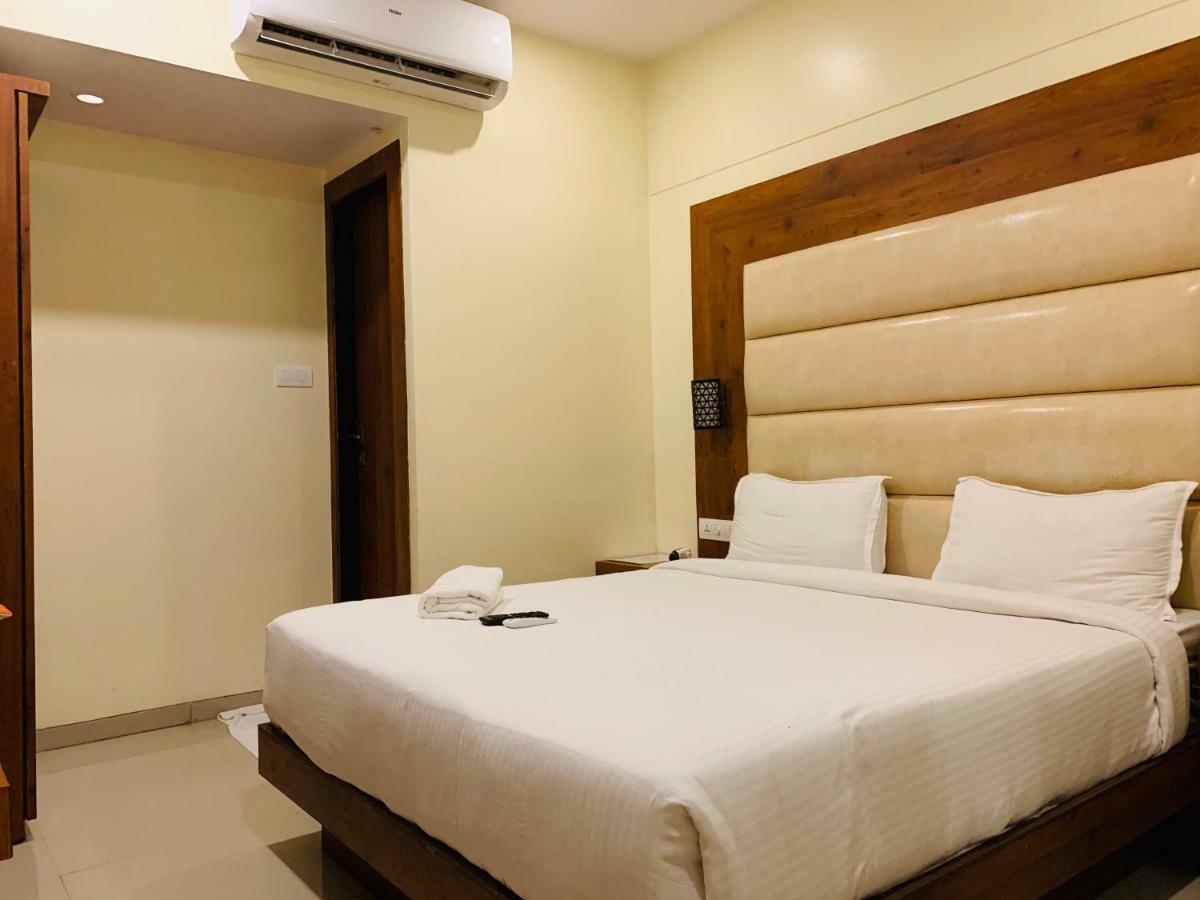 Adlon International 3*