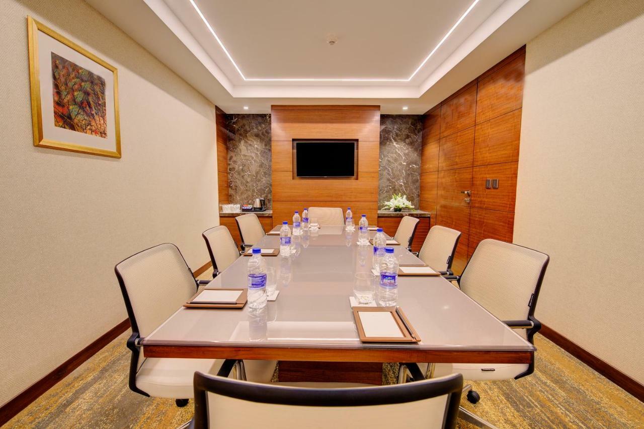 Niranta Transit Airport - At Arrivals Hotel 4*