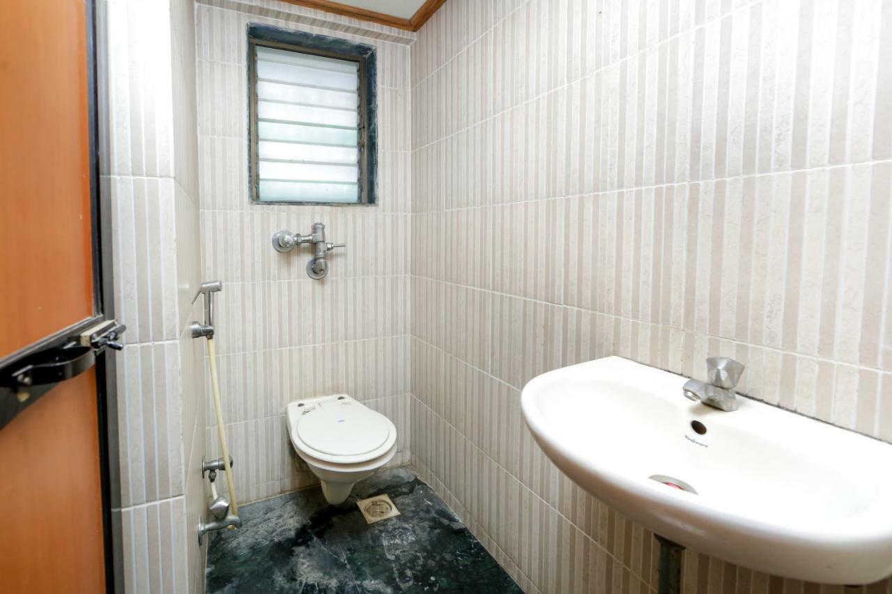 Hotel Lucky Goregaon 3*