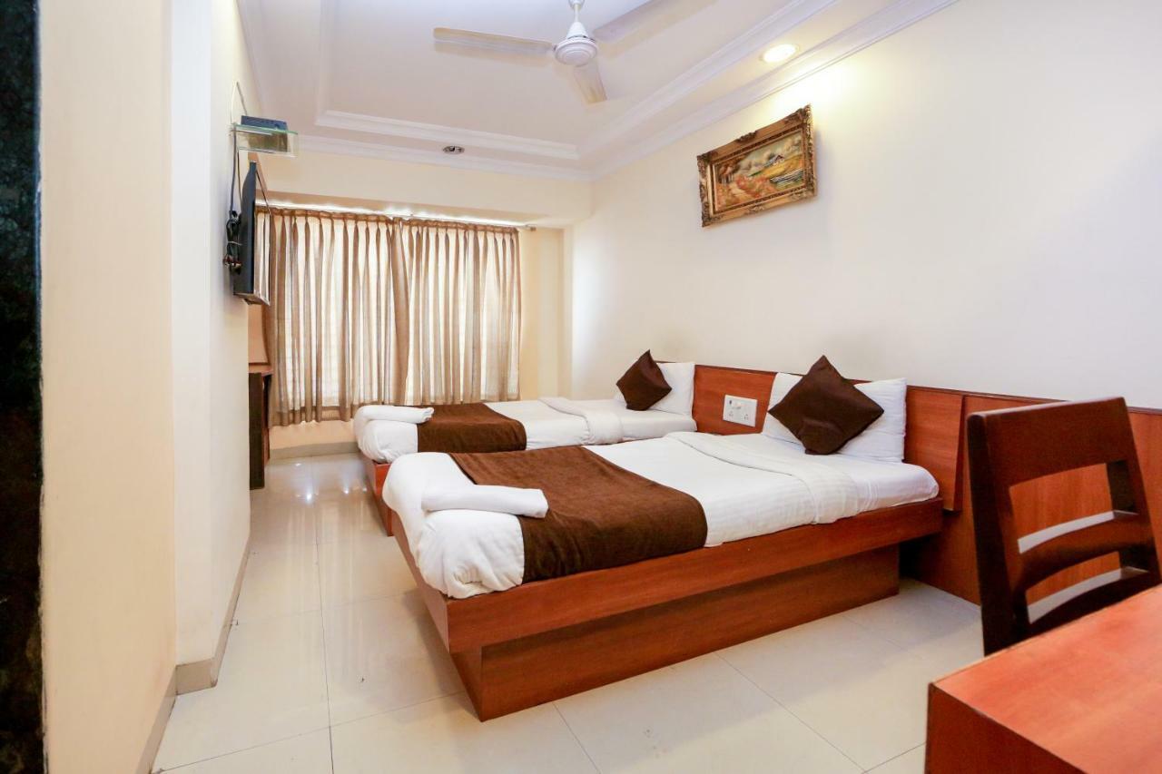 Lucky Goregaon Hotel 3*