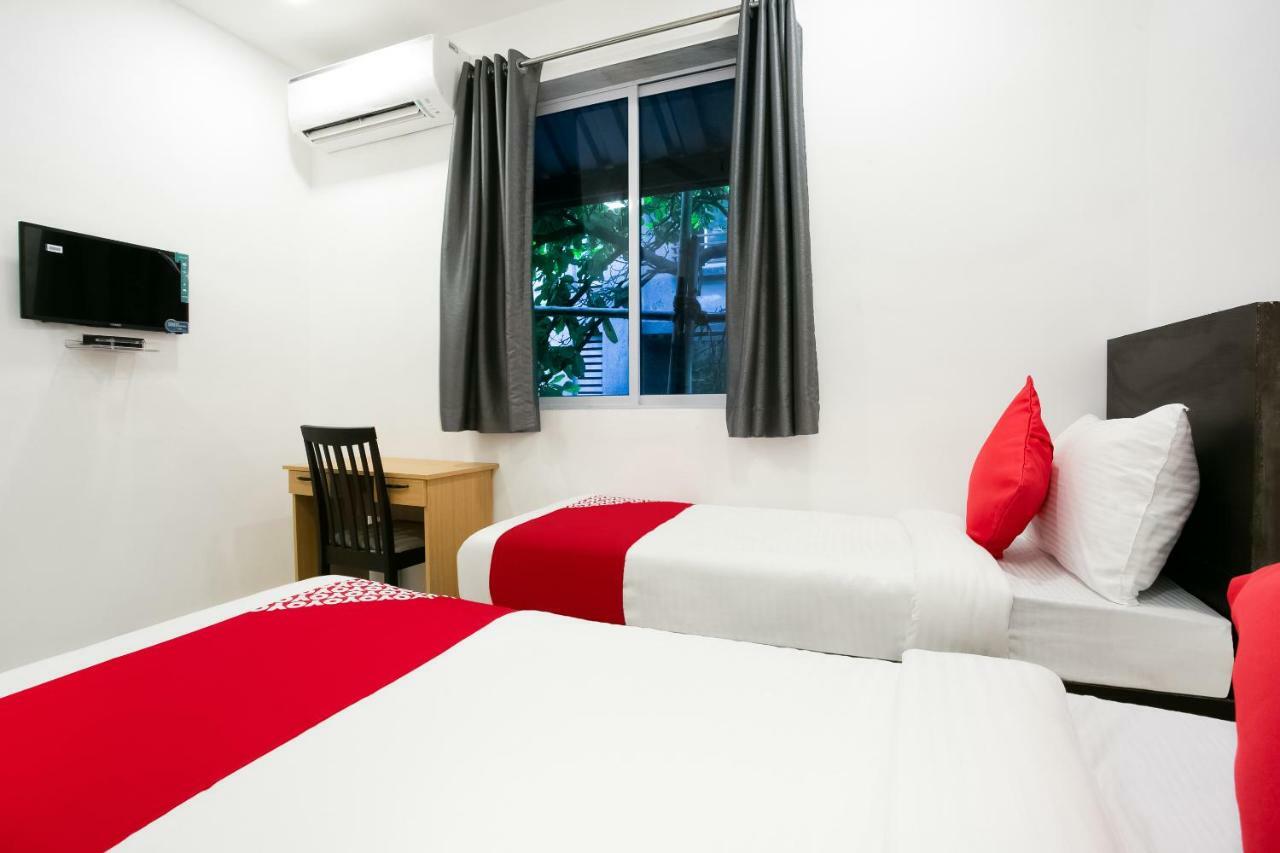Hotel Oyo Flagship 38540 Hotel Shangrila Flagship Saver 3*