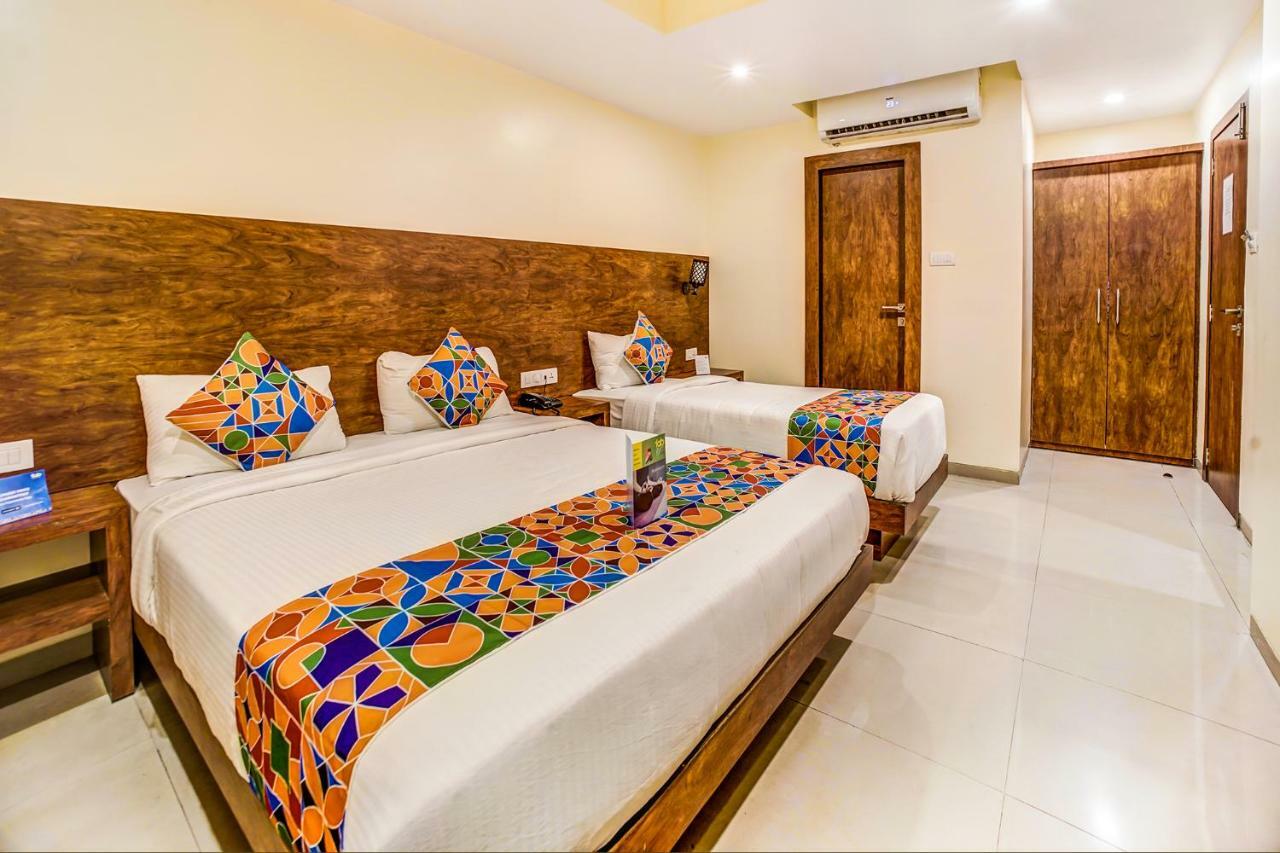 Hotel Oyo 9187 Adlon International 3*