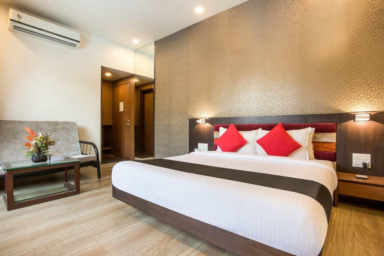 Hotel Capital O 36119 Royal Garden & Lawns