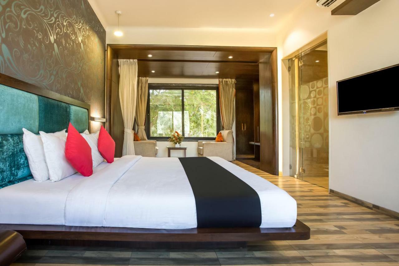 Hotel Capital O 36119 Royal Garden & Lawns 3*