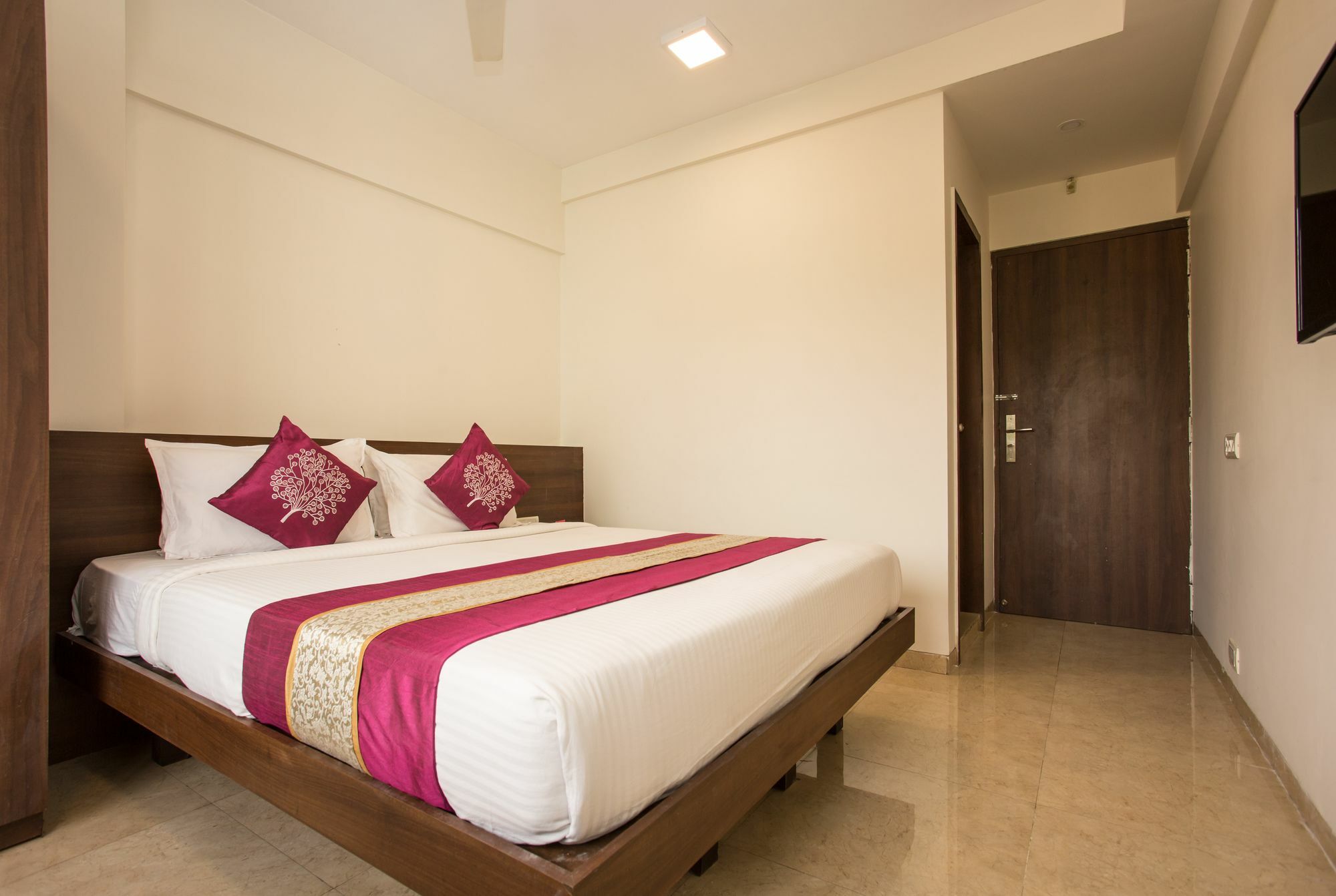 Oyo 4689 New Imperial Residency