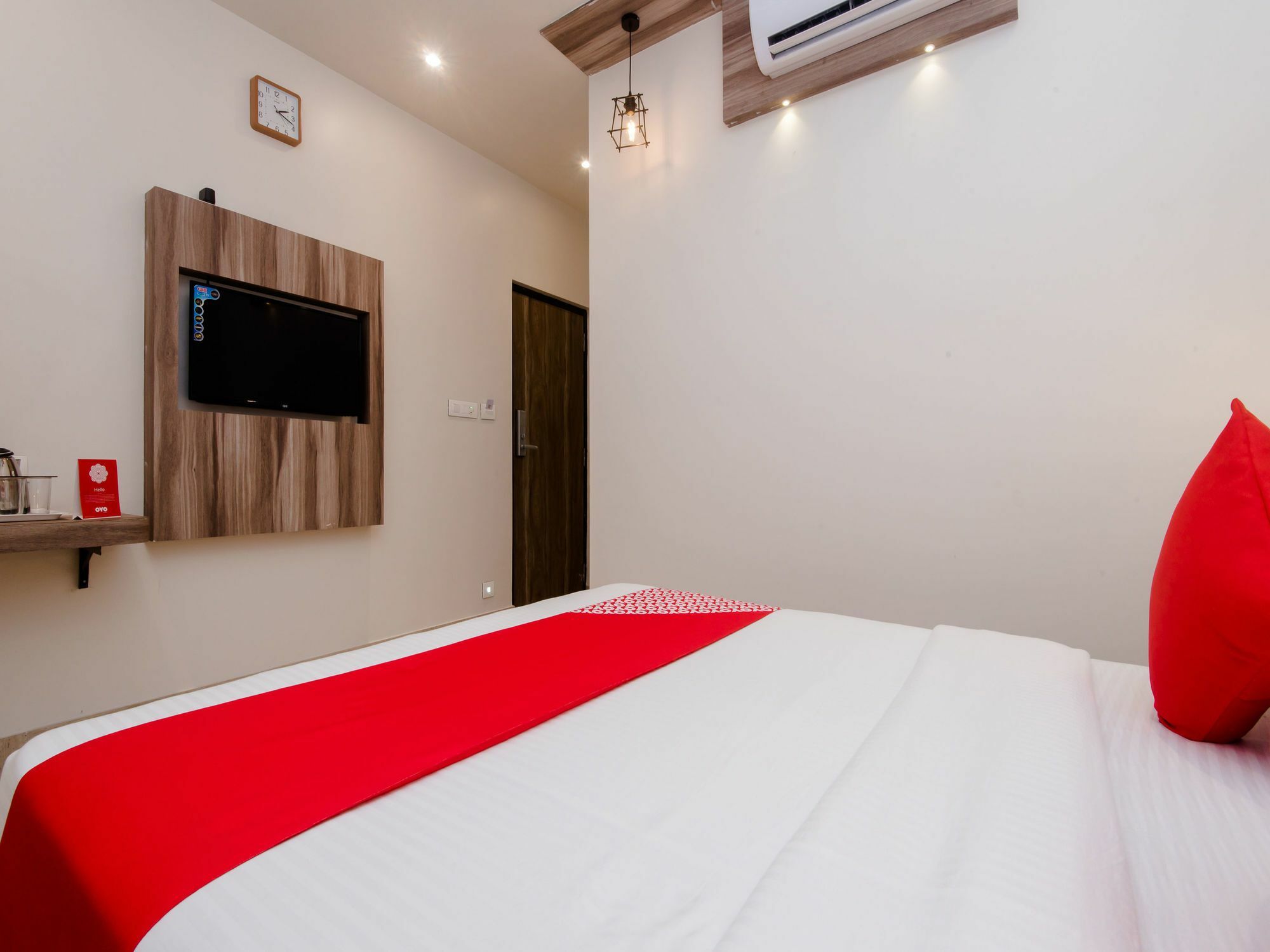 Oyo 13044 Abad Hotel Mumbai