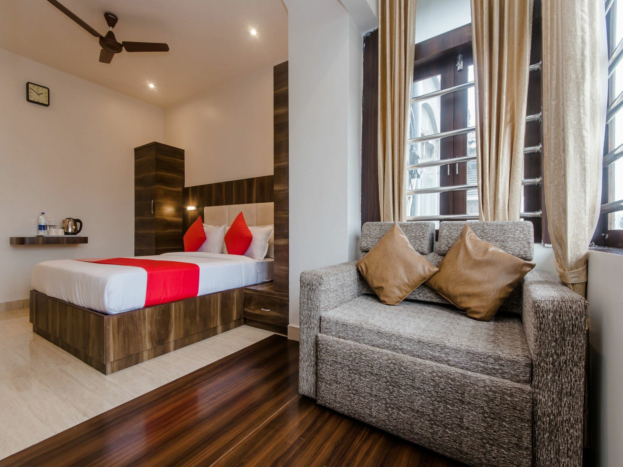 Oyo 13044 Abad Hotel Mumbai