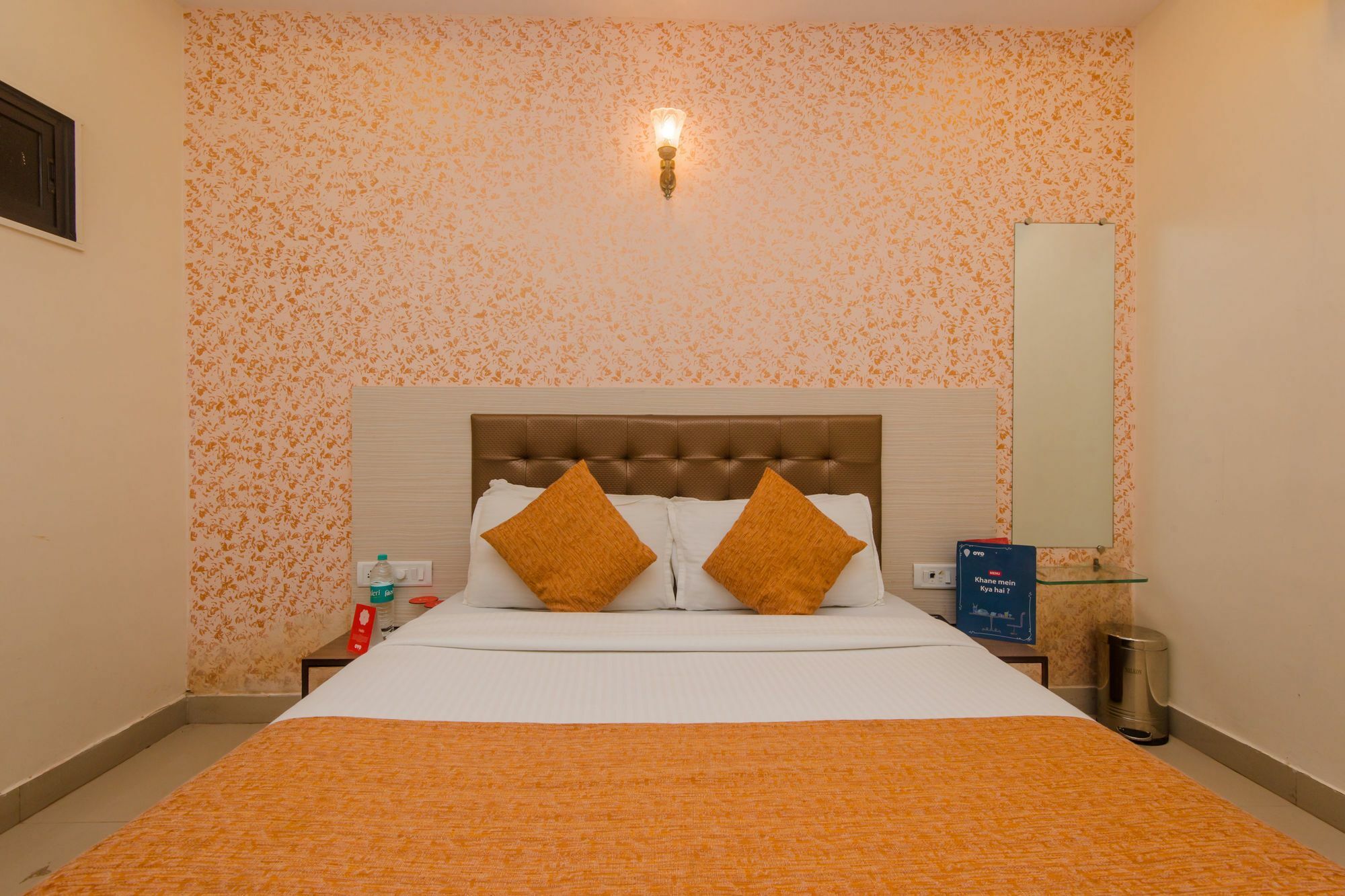 Oyo 8678 Golden Nest