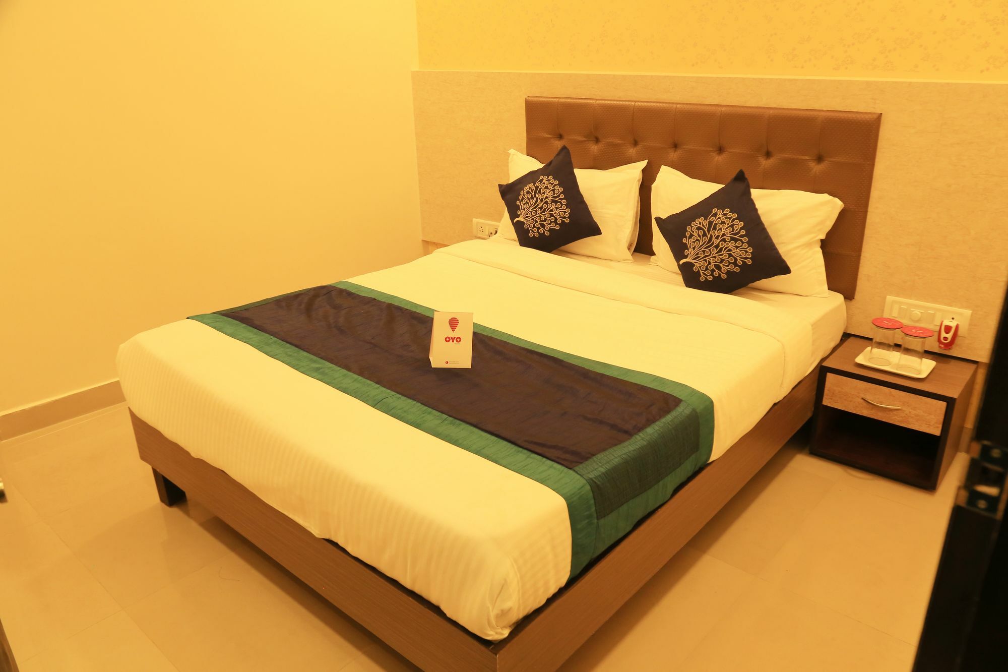 Oyo 8678 Golden Nest Hotel