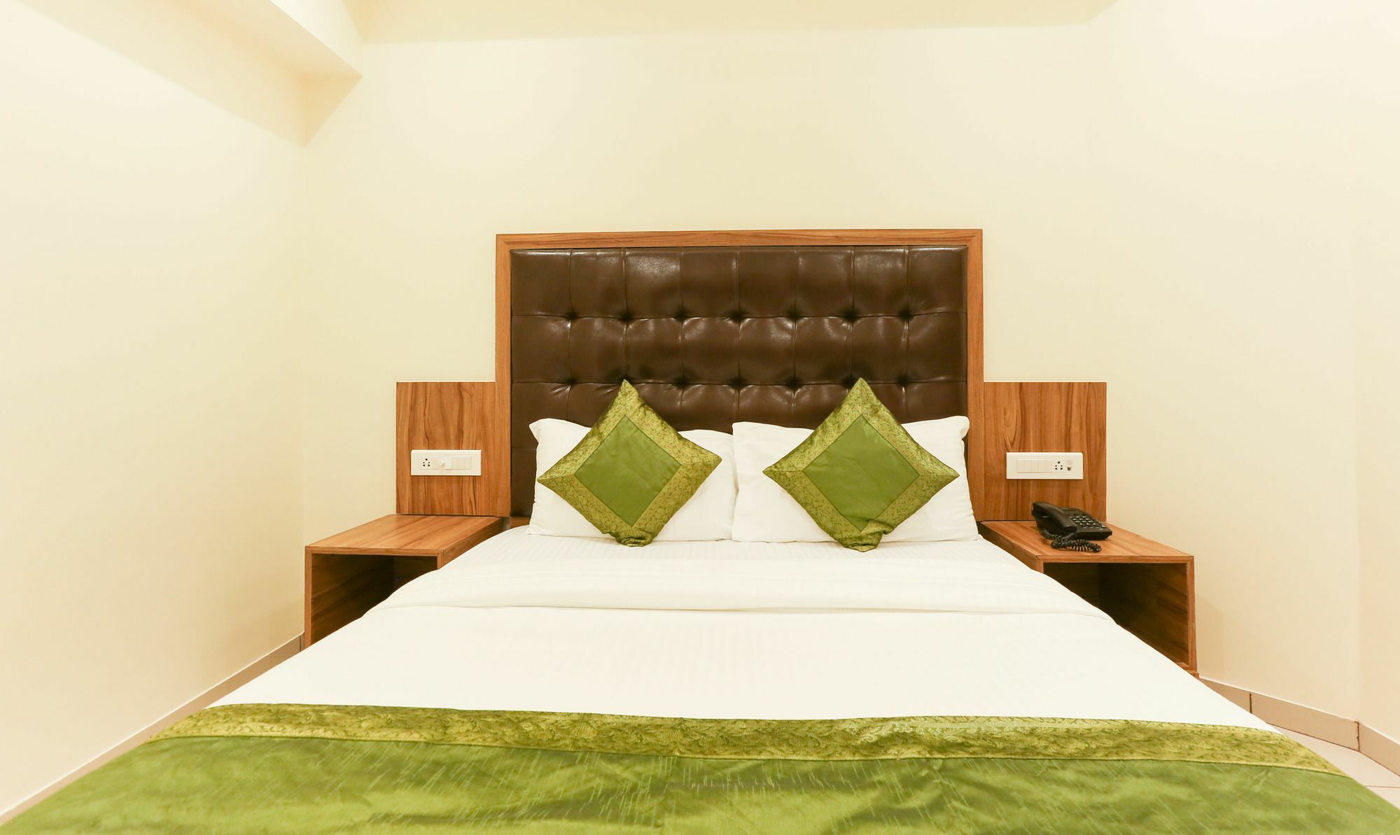 Treebo Aviva Hotel