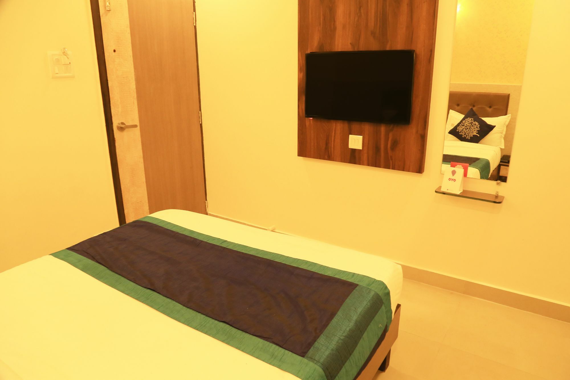 Hotel Oyo 8678 Golden Nest Mumbai