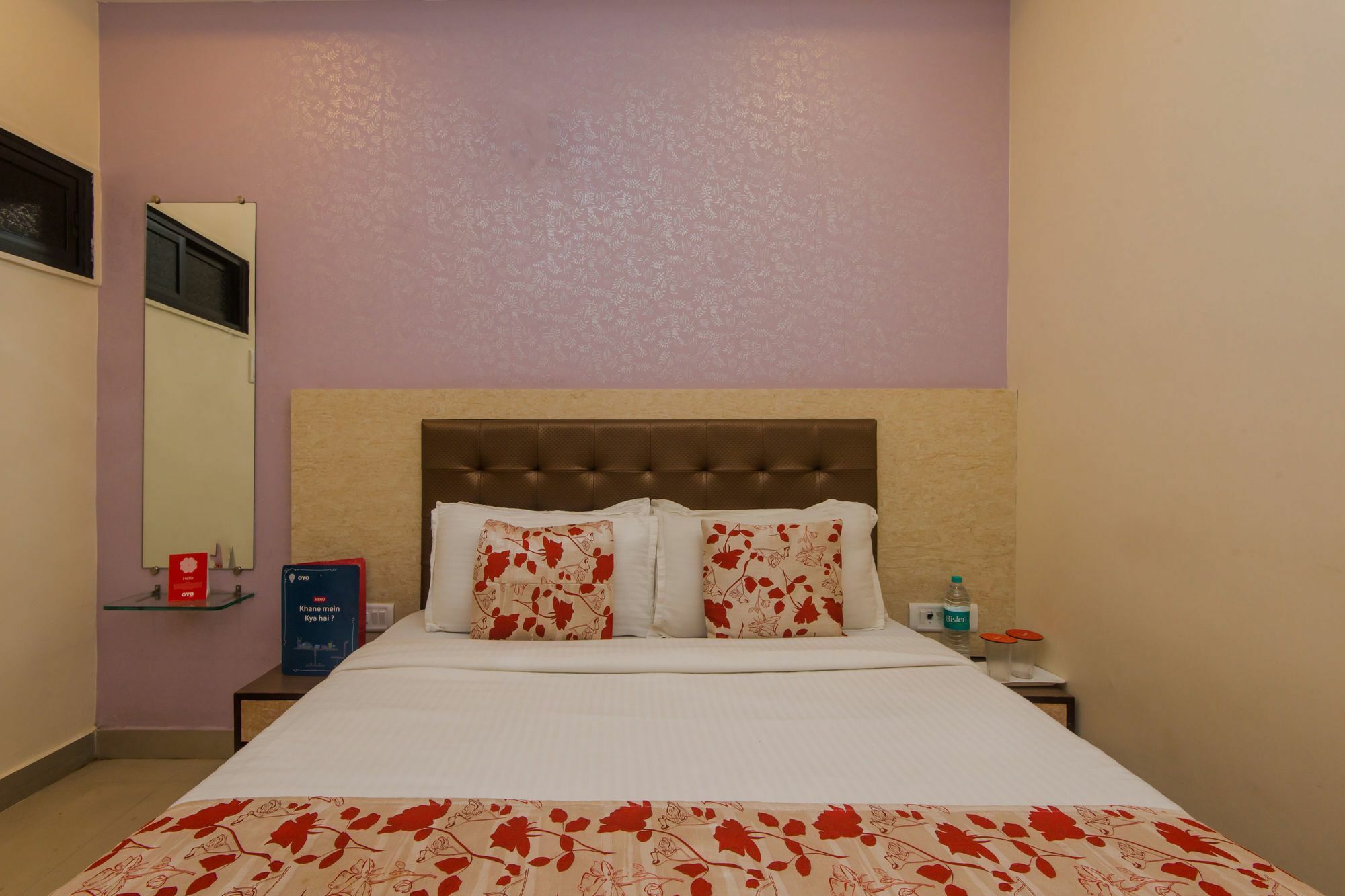 Oyo 8678 Golden Nest Hotel 2*