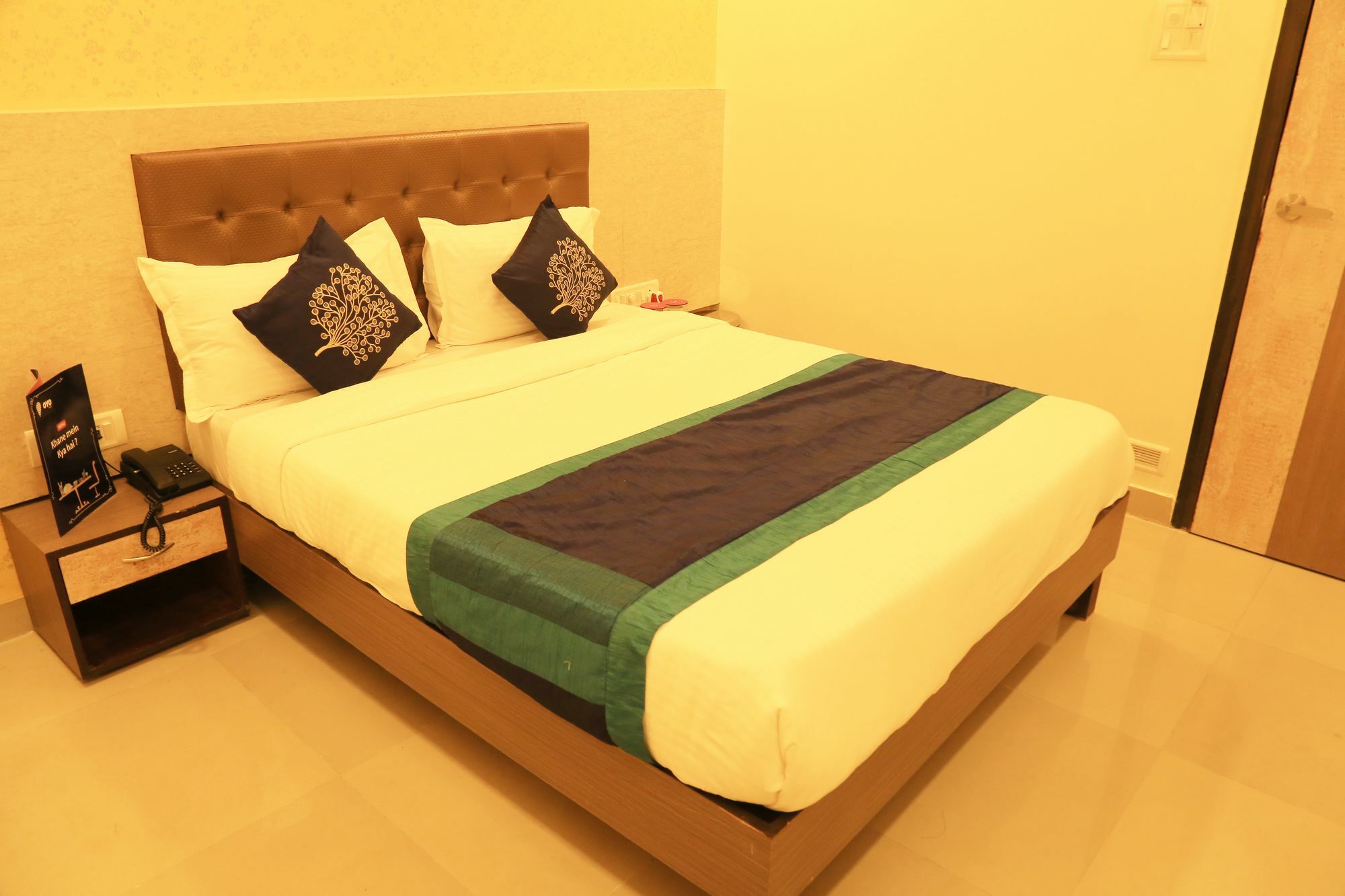 Hotel Oyo 8678 Golden Nest