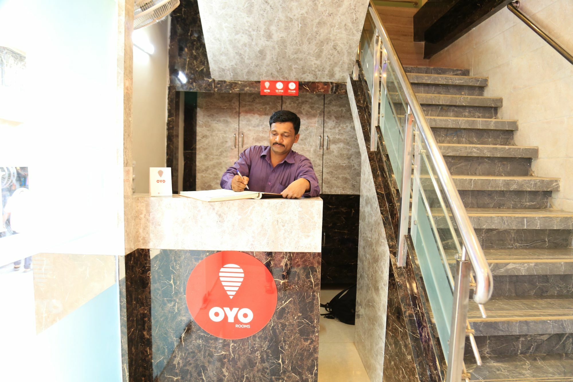 Oyo 8678 Golden Nest Hotel Mumbai