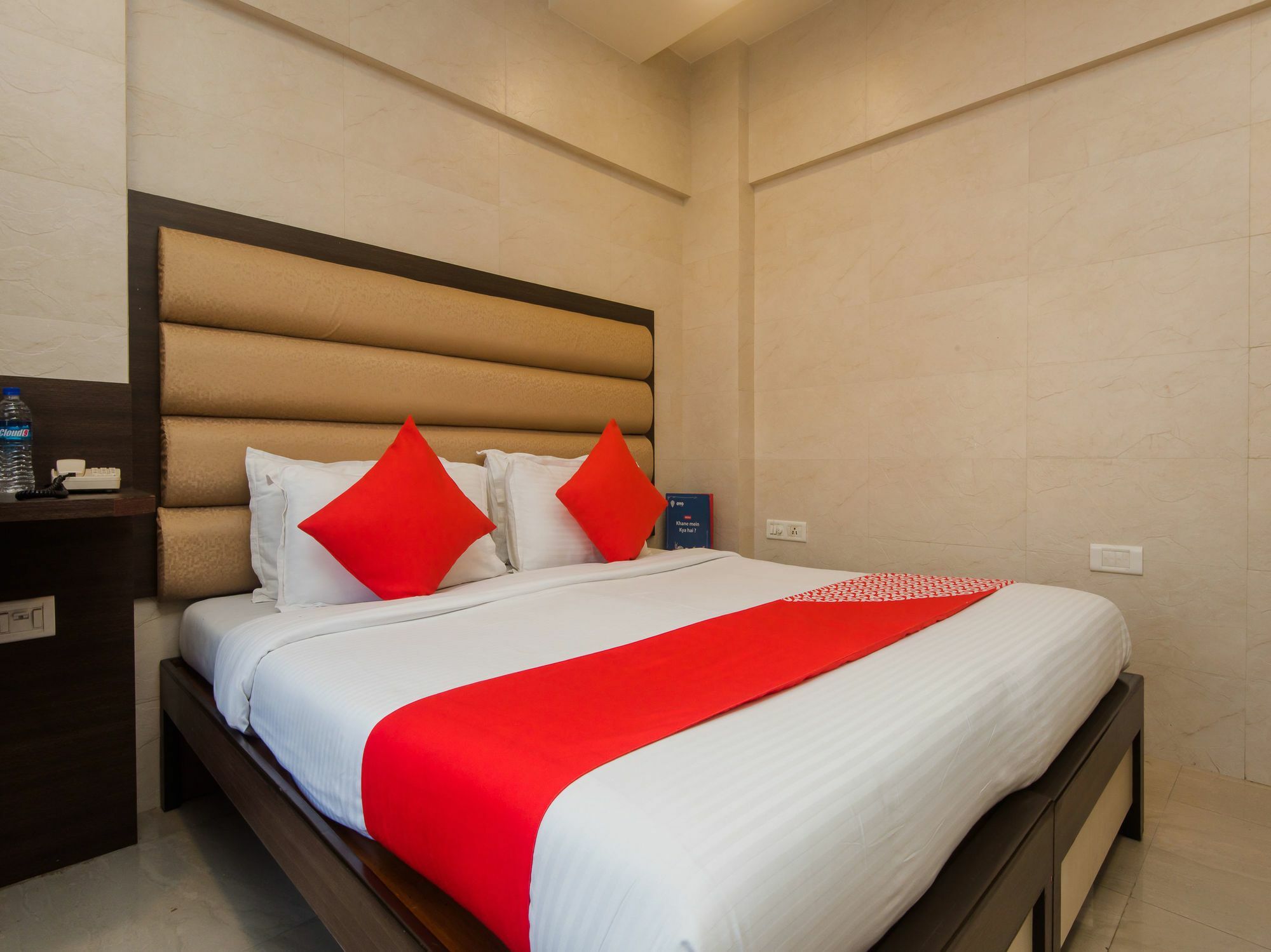 Oyo 11908 Bloom Residency Hotel 3*